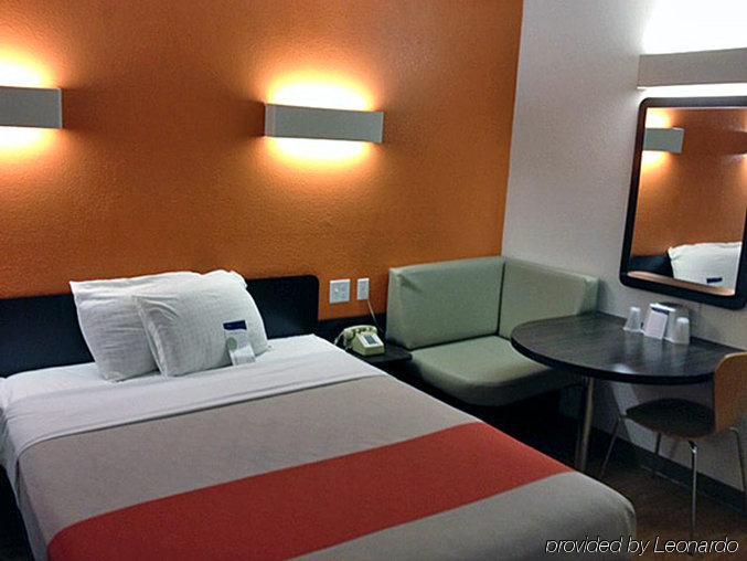 Hotel 6-palatine, Il - Chicago Northwest 2*